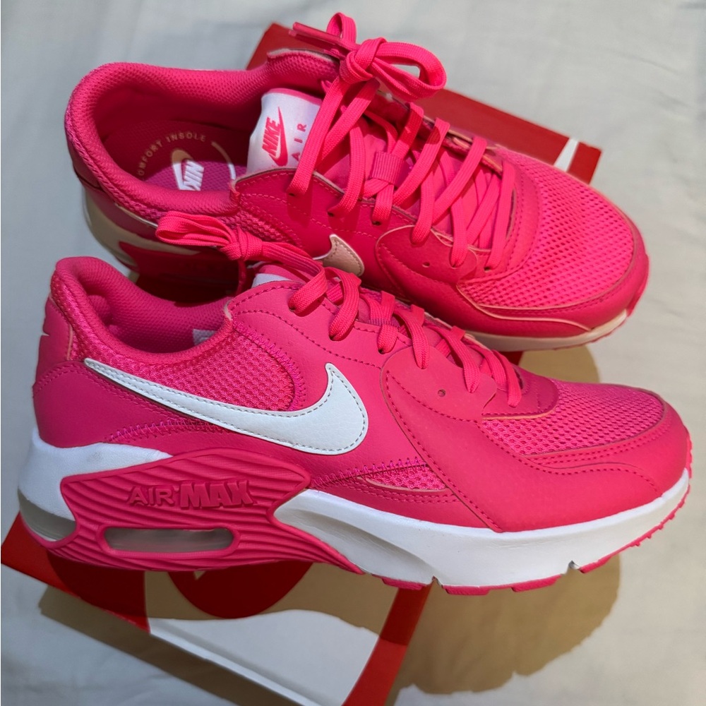New Nike Women's Hot Pink Air Max Excee Sneakers - Picture 2 of 7